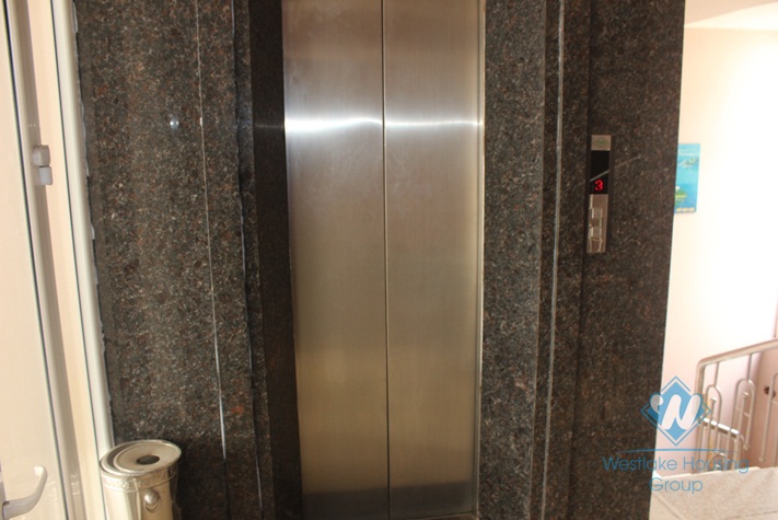 Good location office for rent in Au Co St.